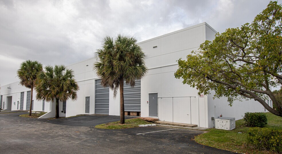 More Photos Of 3555-3569 NW 53rd Ct, Fort Lauderdale Unknown For Lease