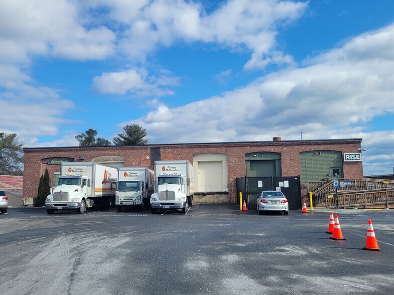 More Photos Of 100 Pleasant St, Dracut Self Storage For Sale