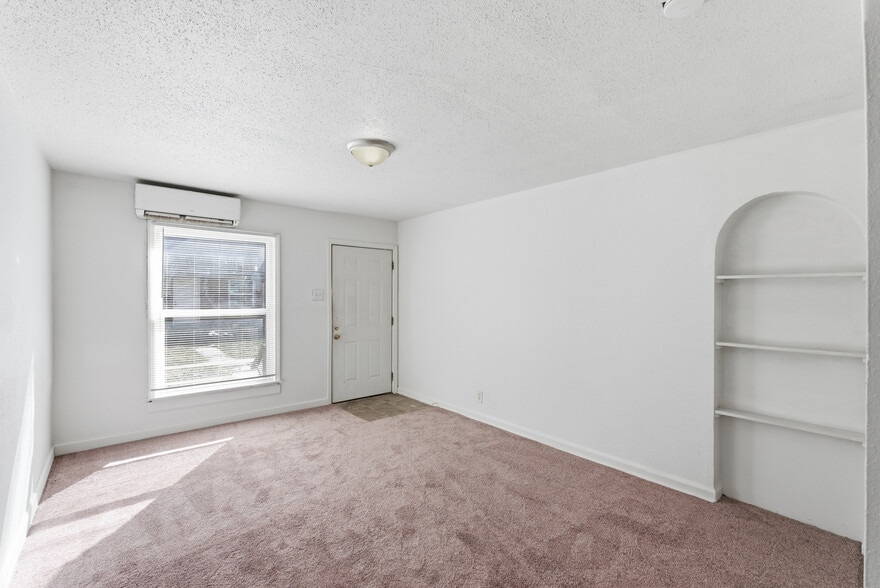 More Photos Of 632 S Hydraulic St, Wichita Multifamily For Sale