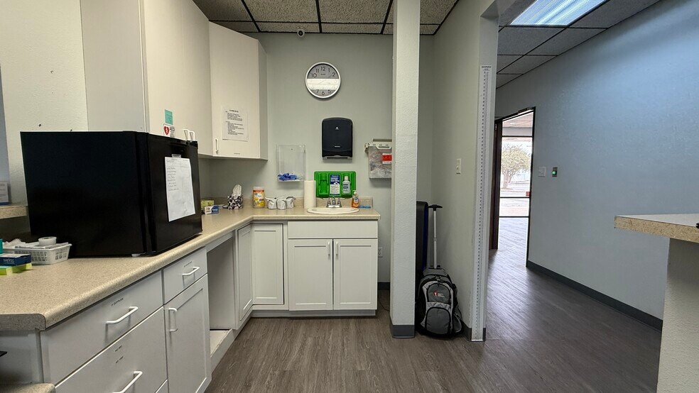 More Photos Of 1941 E 37th St, Odessa Office For Sale