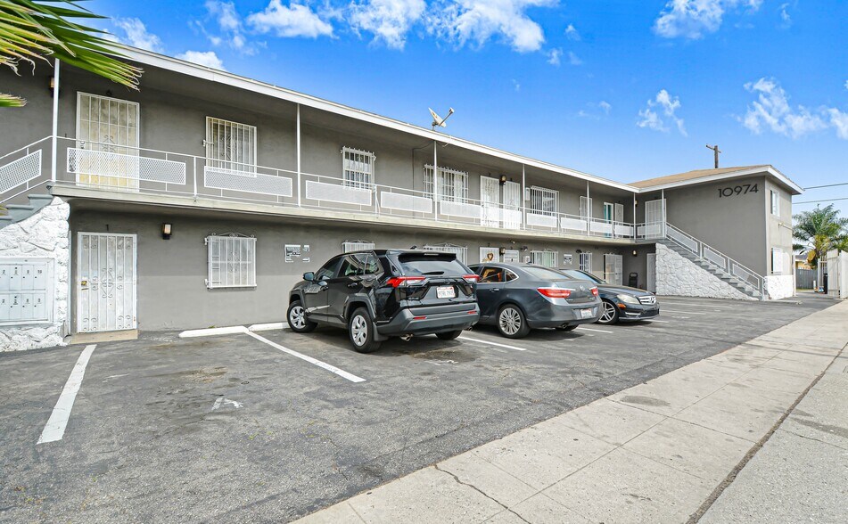 Primary Photo Of 10974 S Figueroa St, Los Angeles Apartments For Sale
