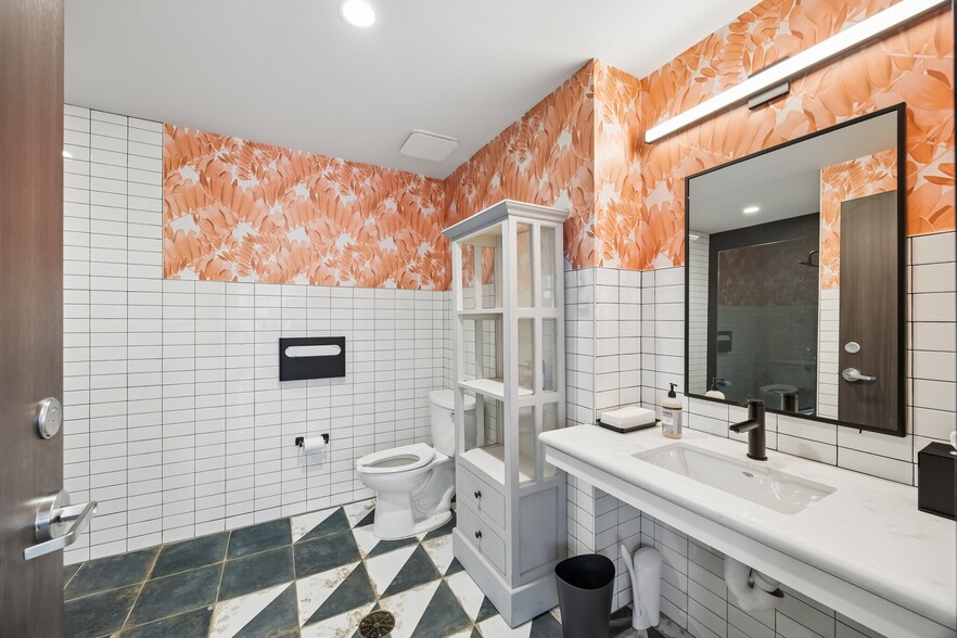 More Photos Of 4521 N Main St, Houston Medical For Lease