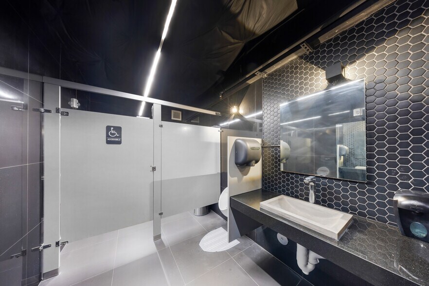 More Photos Of 1360 NW 88th Ave, Doral Bar For Sale