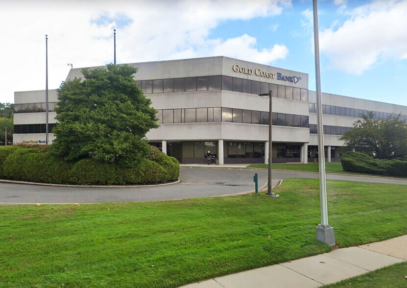 More Photos Of 2929 Expressway Dr N, Hauppauge Office For Lease