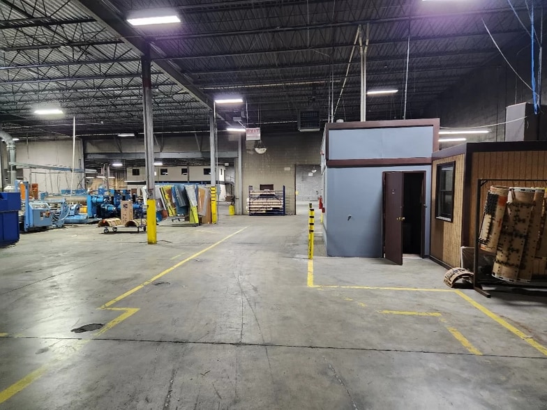 More Photos Of 10901 Carpet St, Charlotte Warehouse For Lease