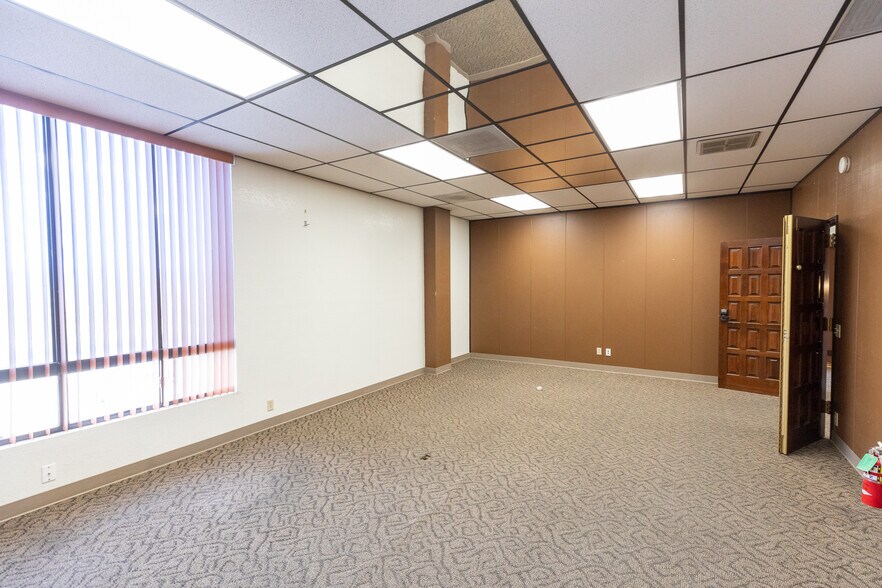 More Photos Of 1249 E Ridgecrest Blvd, Ridgecrest Office For Sale