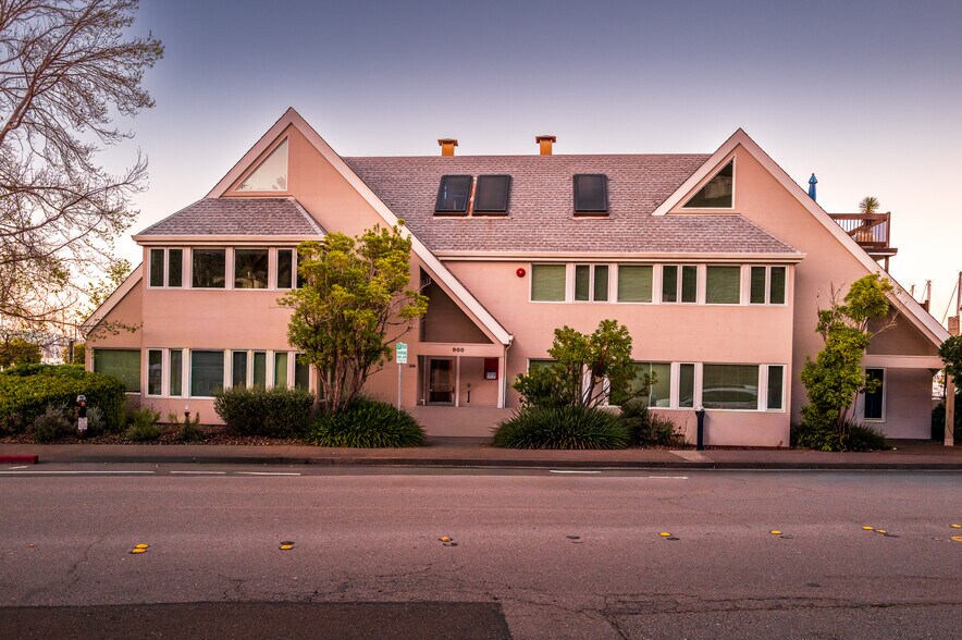 More Photos Of 900 Bridgeway, Sausalito Medical For Sale
