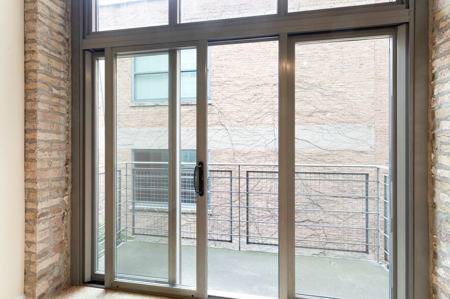 More Photos Of 824 W Superior St, Chicago Office Residential For Sale