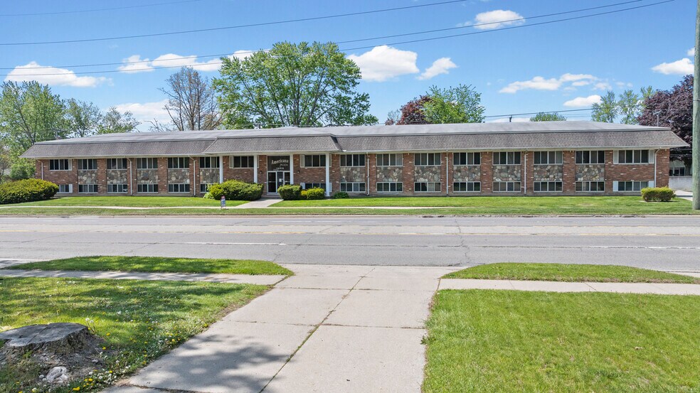 More Photos Of 28475 Greenfield Rd, Southfield Office For Sale