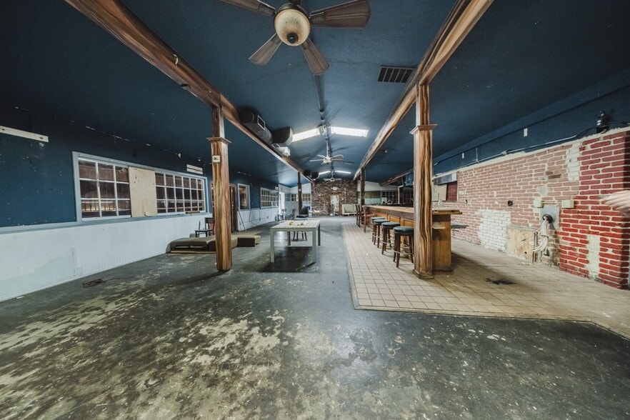 More Photos Of 7277 Foothill Blvd, Tujunga Restaurant For Lease