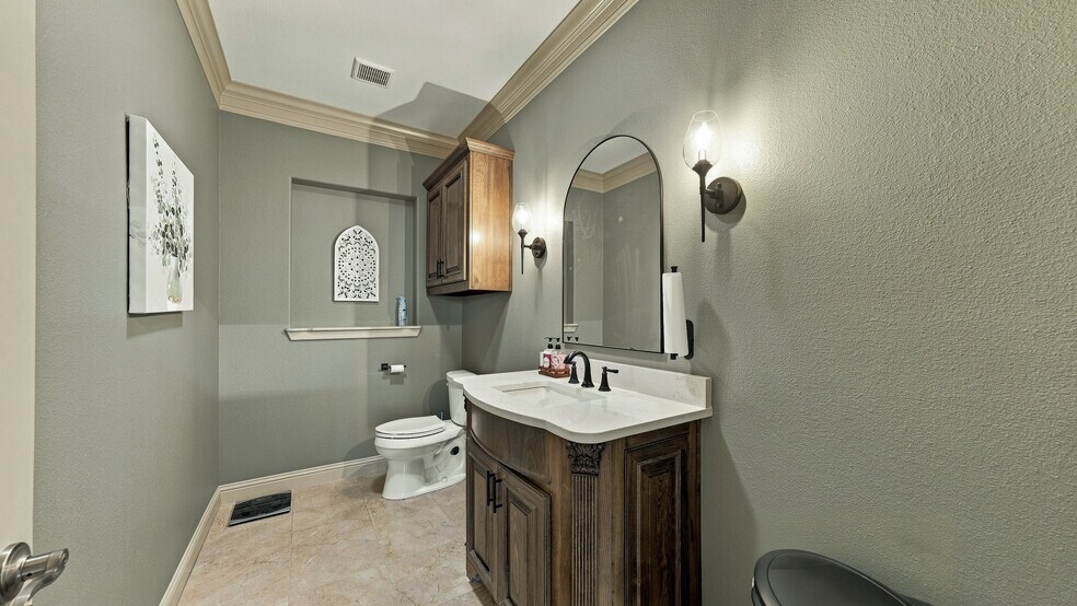 More Photos Of 207 Eastridge Rd, Granbury General Retail For Sale