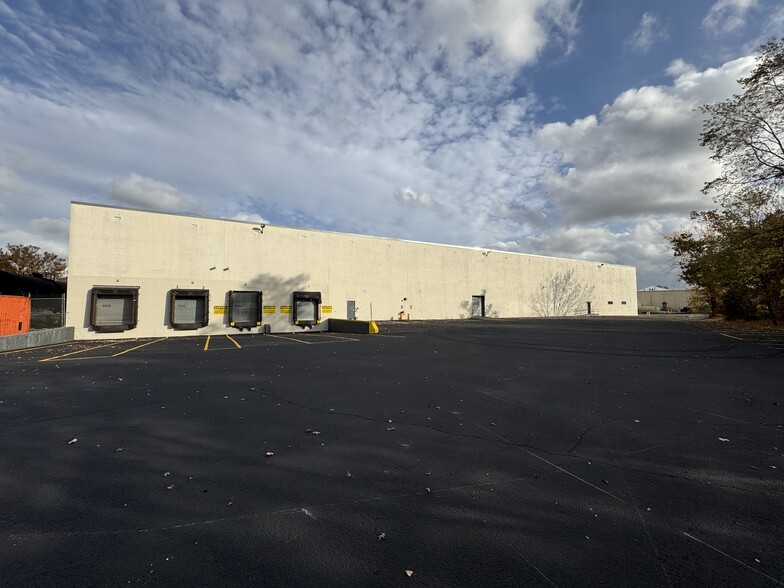 Primary Photo Of 95 Mayhill St, Saddle Brook Distribution For Lease