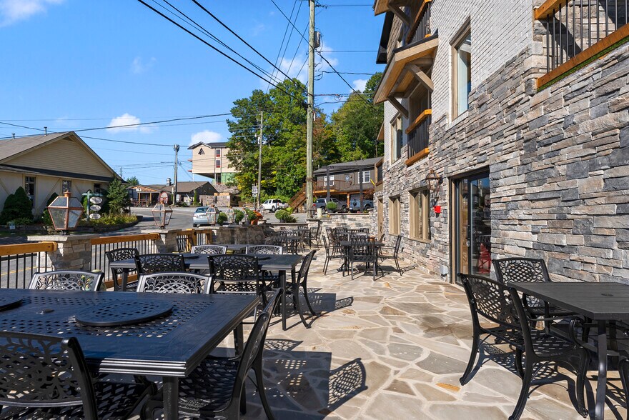 More Photos Of 870 Main St, Blowing Rock Restaurant For Sale