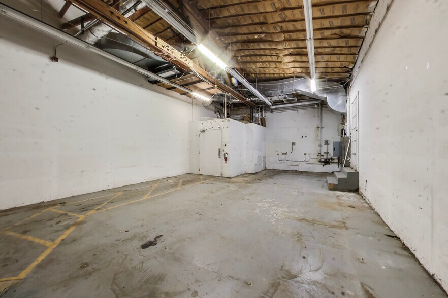 More Photos Of 2255 W 95th St, Chicago Freestanding For Lease