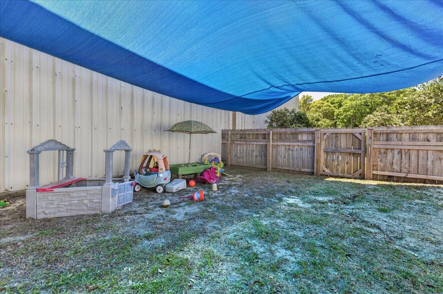 More Photos Of 100 Duggan Ave, Crestview Specialty For Sale
