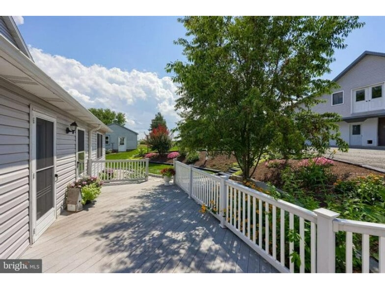 More Photos Of 240 Railroad Ave, Bird In Hand Flex For Sale