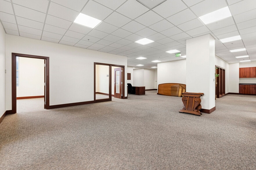 More Photos Of 180 N University Ave, Provo Office For Sale