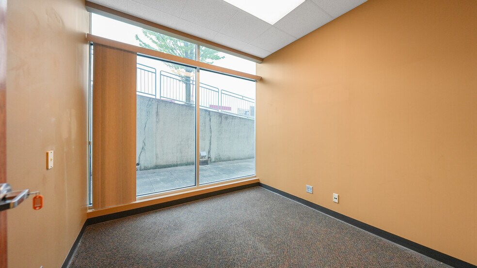 More Photos Of 2265 Bagnell Dam Blvd, Lake Ozark Office For Sale