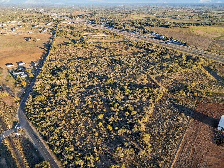 More Photos Of 17963 Interstate 35 Access Rd, Lytle Land For Sale