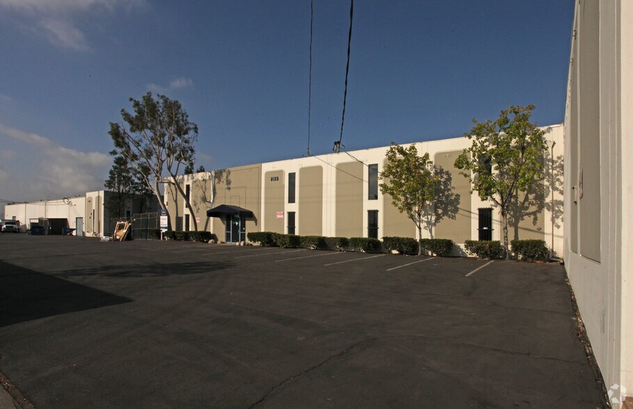 More Photos Of 7103 Fair Ave, North Hollywood Warehouse For Lease