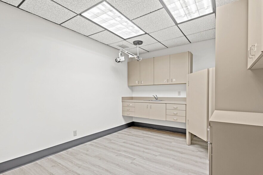 More Photos Of 6210 Samuel Wells, Jacksonville Medical For Sale