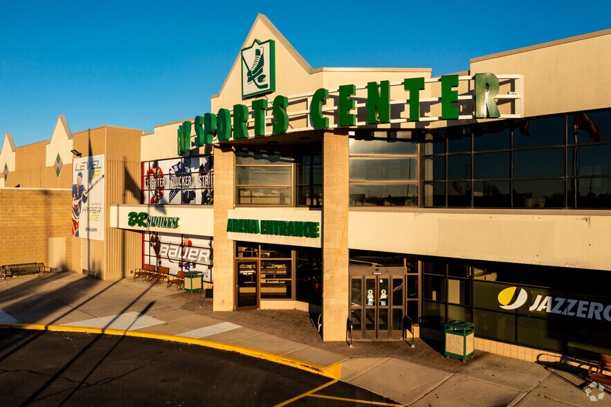 More Photos Of 1819 E Big Beaver Rd, Troy Unknown For Lease