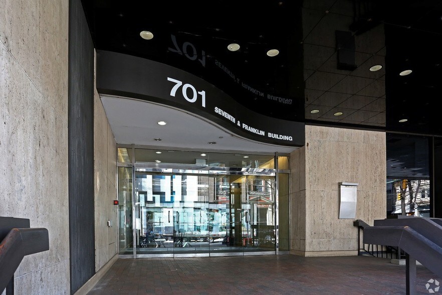 More Photos Of 701 E Franklin St, Richmond Office For Lease