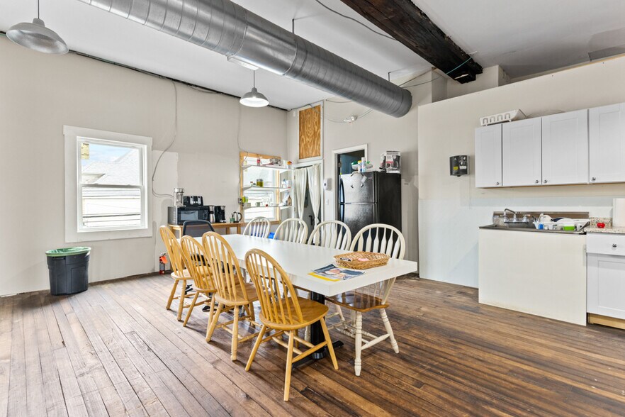 More Photos Of Custom House Wharf Street, Portland General Retail For Lease