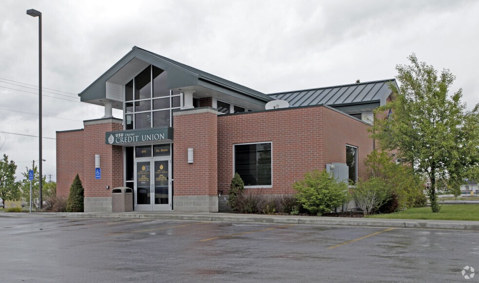 More Photos Of 898 N Main St, Smithfield Unknown For Lease