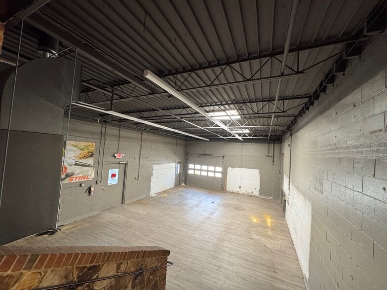 More Photos Of 50 Southeast Ave, Tallmadge Freestanding For Sale