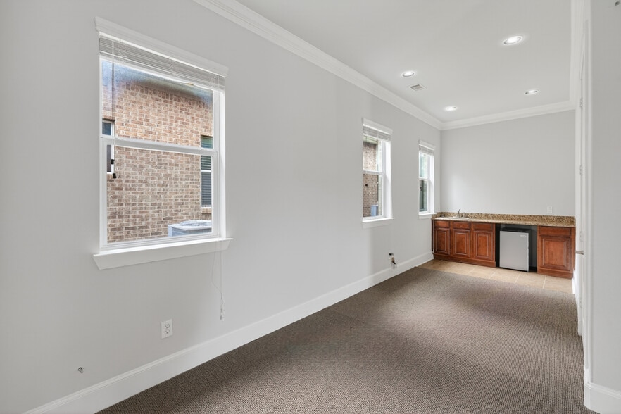 More Photos Of 25511 Budde Rd, The Woodlands Office For Sale