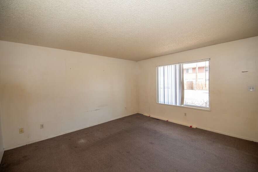 More Photos Of 146 E Saint Clair Ave, Longmont Apartments For Sale