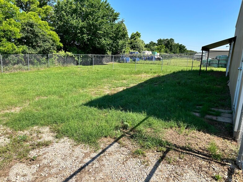 More Photos Of 6890 Hudson Village Crk, Kennedale Flex For Lease