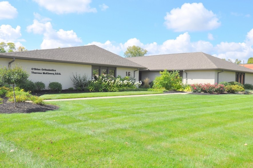 More Photos Of 16 W Wenger Rd, Englewood Medical For Lease