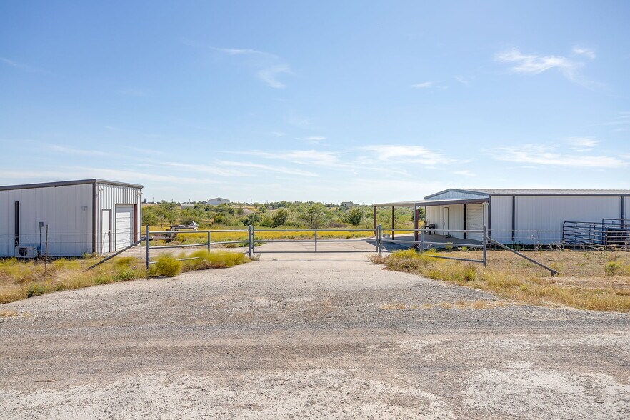 More Photos Of 13300 Cleburne Hwy, Cresson Industrial For Sale