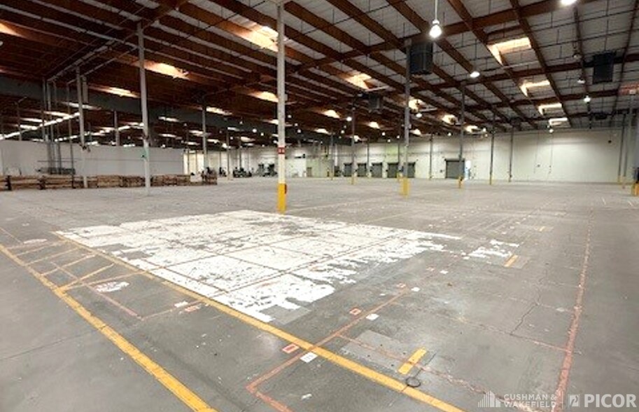 More Photos Of 6700 S Pella Dr, Tucson Light Manufacturing For Lease