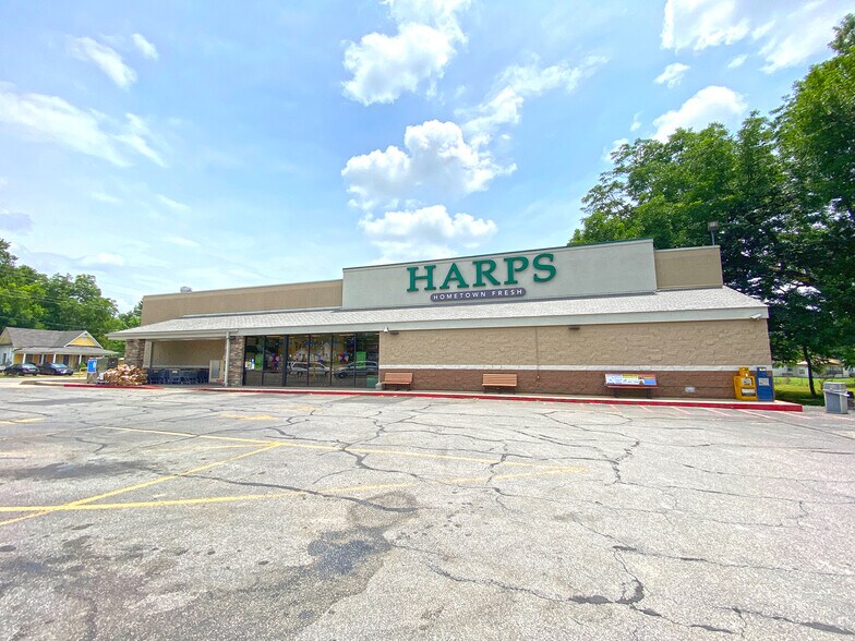 Primary Photo Of 319 E Buchanan St, Prairie Grove Supermarket For Sale