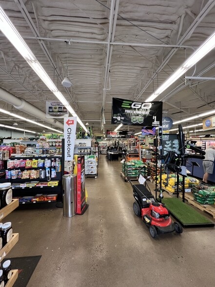 More Photos Of 945 Cromwell Ave, Rocky Hill Storefront For Lease