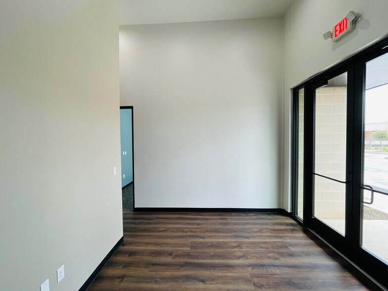 More Photos Of 7102 Tarrington Ave, Sugar Land Medical For Sale