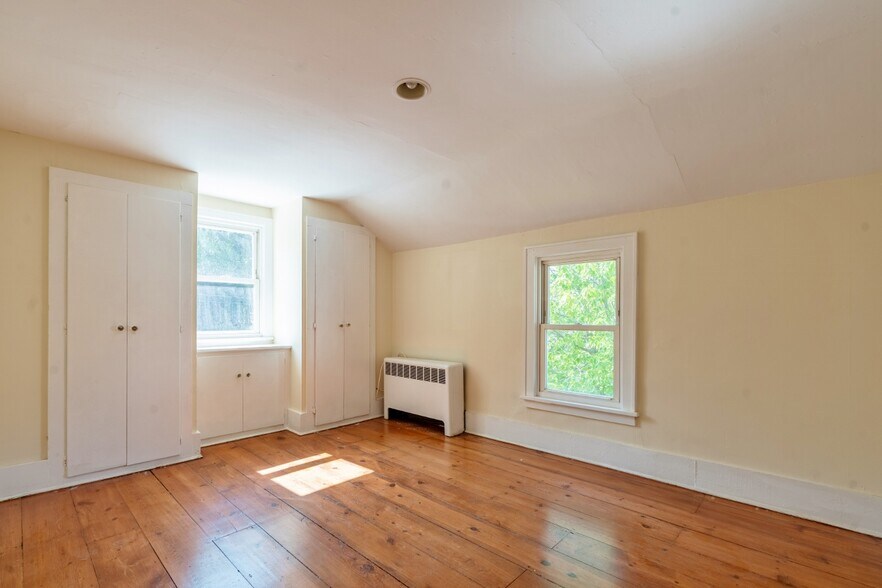 More Photos Of 17 S Chestnut St, New Paltz Storefront Retail Residential For Sale