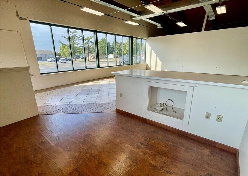 More Photos Of 705 Texas Blvd, Bethalto Restaurant For Sale