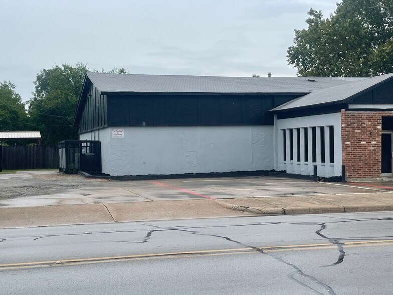 More Photos Of 2219 Evans Ave, Fort Worth Freestanding For Lease