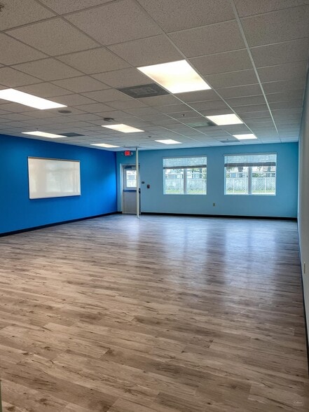 More Photos Of 2220 S 62nd Ave, Saint Petersburg Schools For Lease