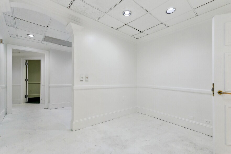 More Photos Of 336 Camp St, New Orleans Office For Lease
