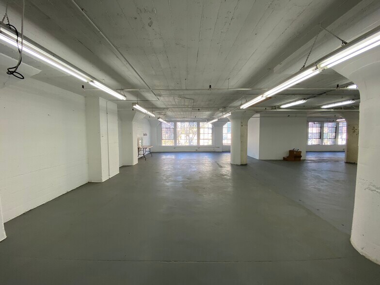 More Photos Of 1114 S Los Angeles St, Los Angeles Warehouse For Sale