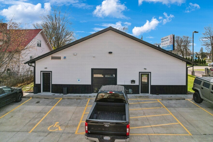 More Photos Of 613 Broadway, Wisconsin Dells Loft Creative Space For Sale