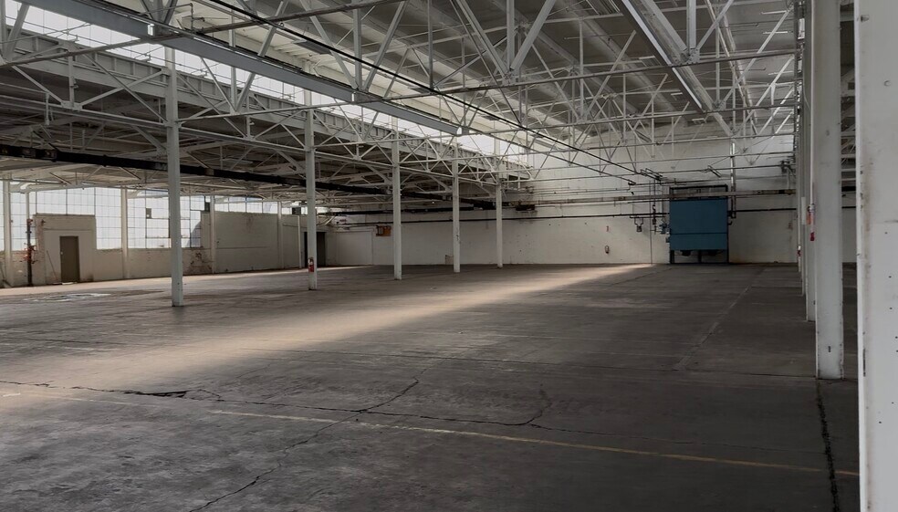 Primary Photo Of 98 Highland Ave, Oaks Industrial For Lease
