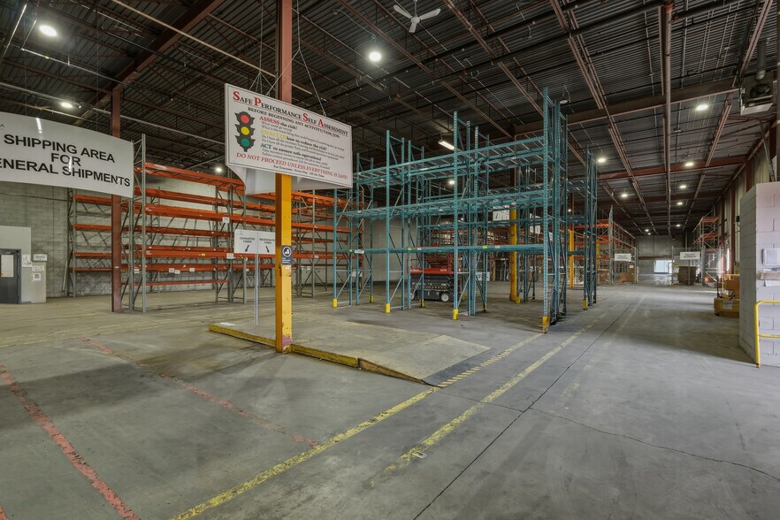 More Photos Of 2001-2045 Drew Rd, Mississauga Warehouse For Lease