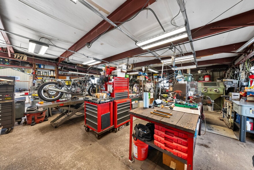 More Photos Of 6600 Haines Rd N, Saint Petersburg Auto Repair For Sale