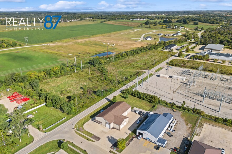 More Photos Of 2700 Stonegate Ct, Hiawatha Showroom For Sale